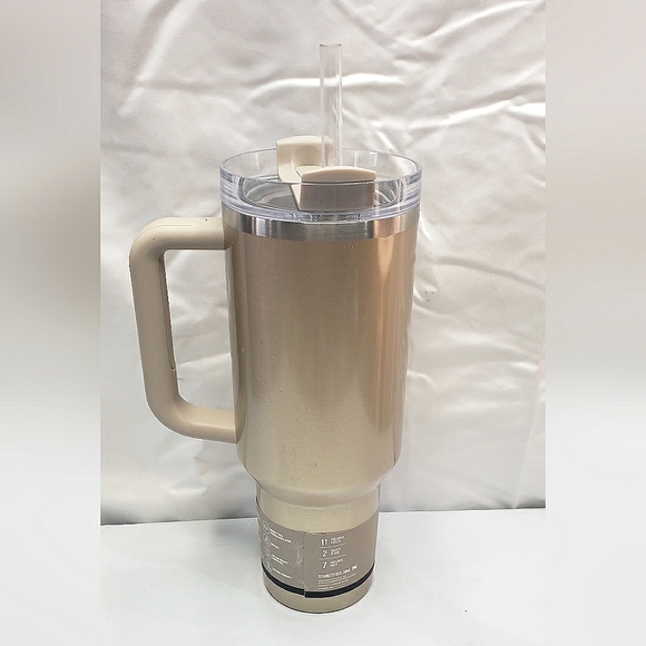 FLAW - NWT Stanley x e.l.f. Special Edition 40oz Tumbler in Honey Talks - Picture 4 of 9